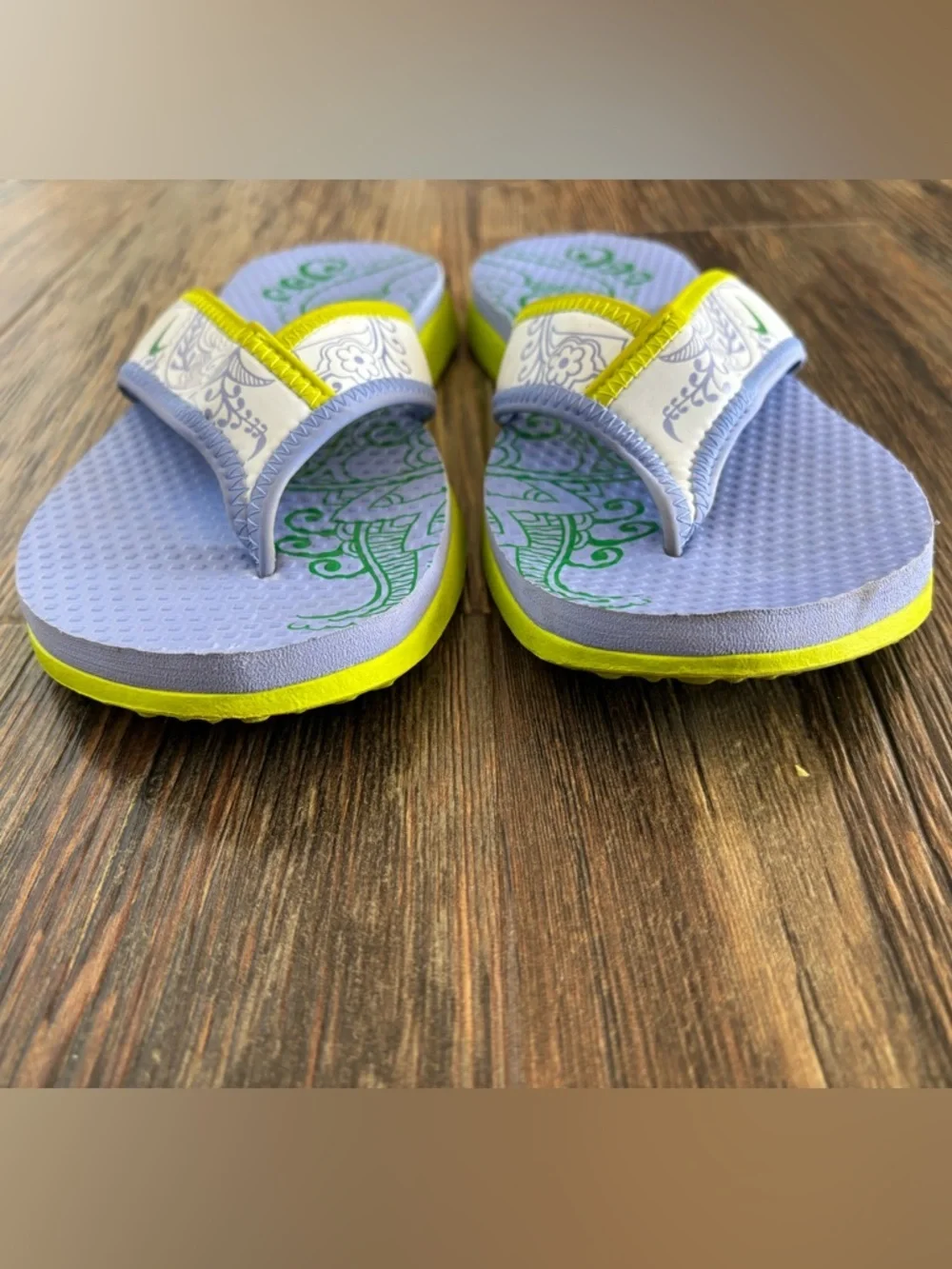 Y2K Nike Flip Flops Sandals Womens 6 Periwinkle Blue Lime Green Henna Pattern
